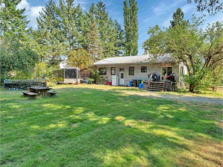 Property Photo: 20107 Beacon Road BC V0X 1L0
