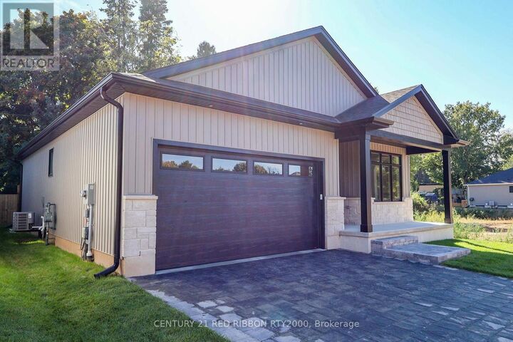 Property Photo:  430 North Head Street North 22  ON N7G 2K2