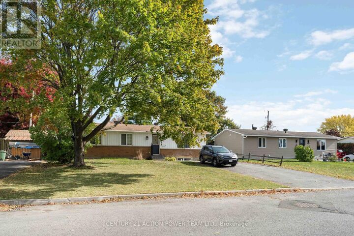 Property Photo:  1493 Mariette Street B  ON K1E 1L1
