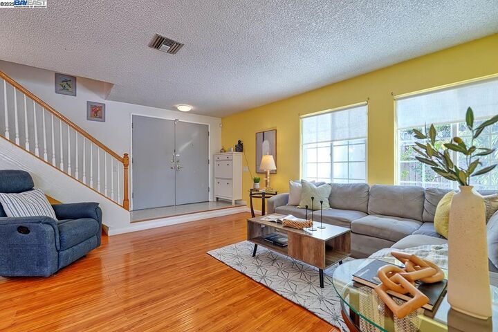 Property Photo: 33064 Compton Ct CA 94587