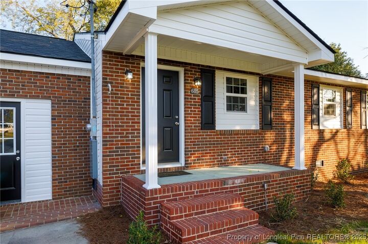 Property Photo: 605 McInnis Street NC 28372