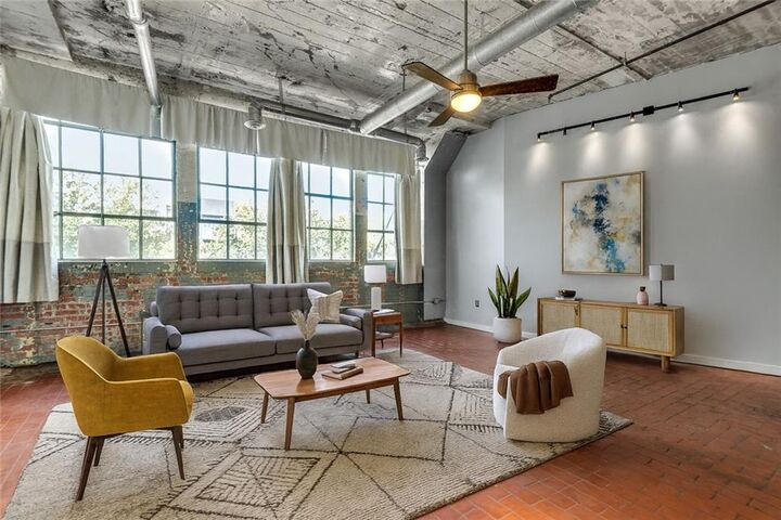 Property Photo: 881 Memorial Drive SE 209 GA 30316