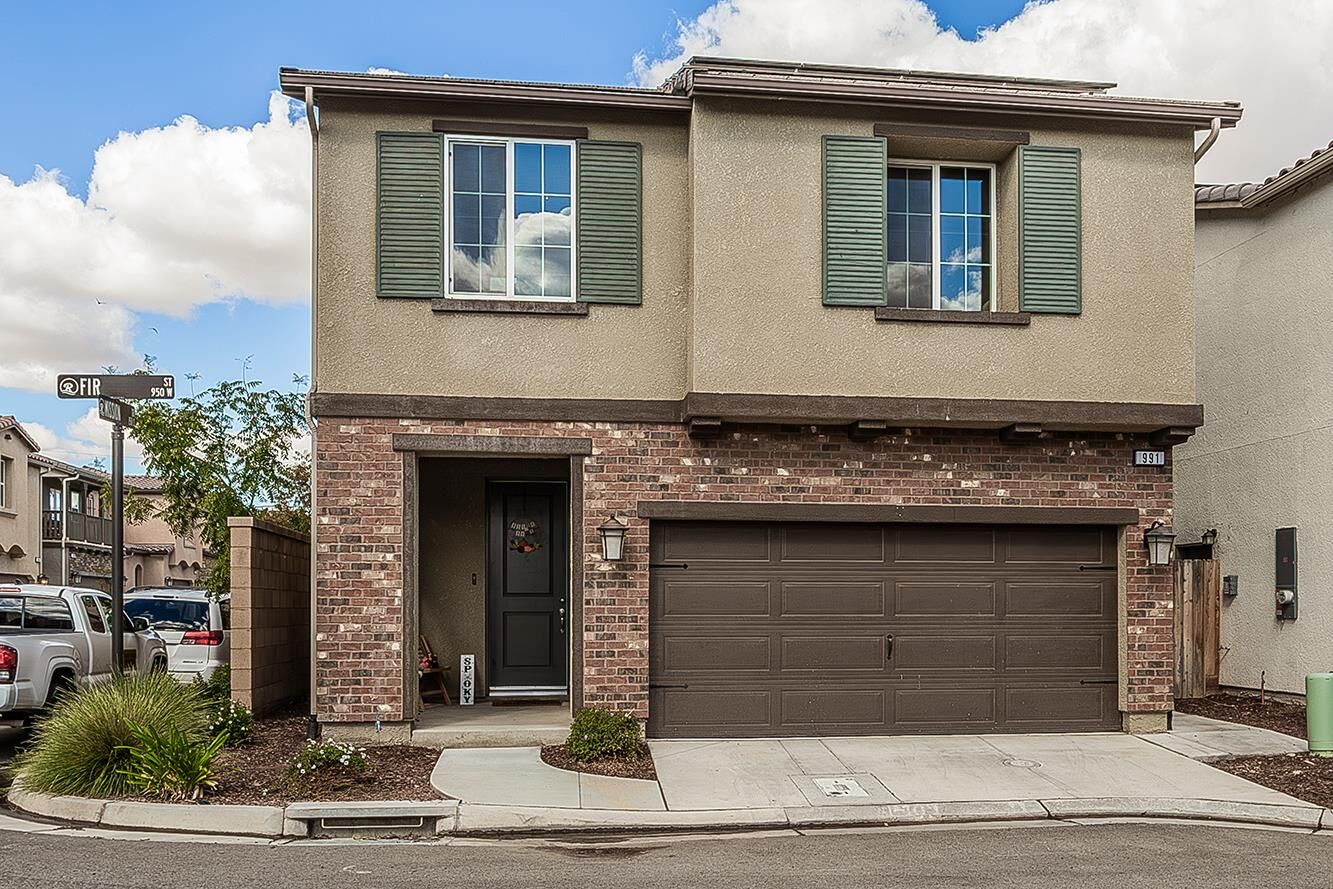 Property Photo: 991 W Fir Street CA 93636