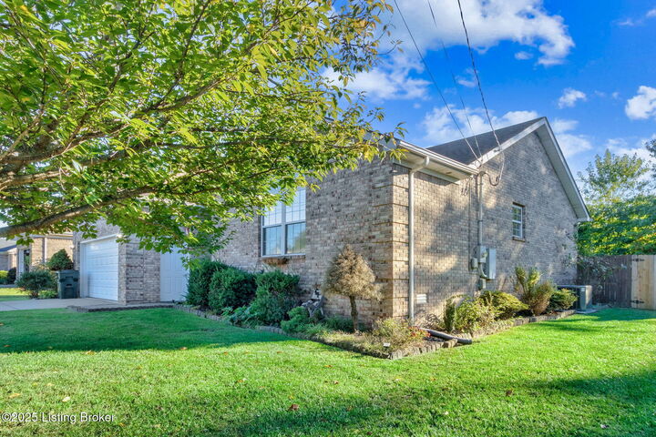 Property Photo:  272 Pierce Ave  KY 40047