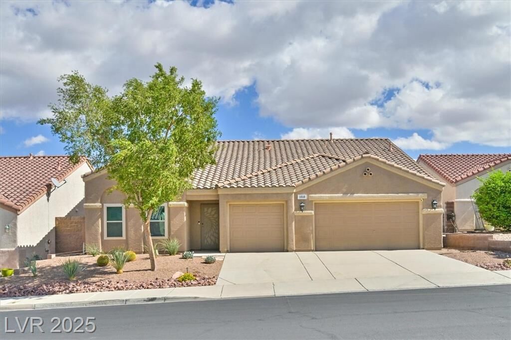 Property Photo: 1010 Silver Retreat Court NV 89002