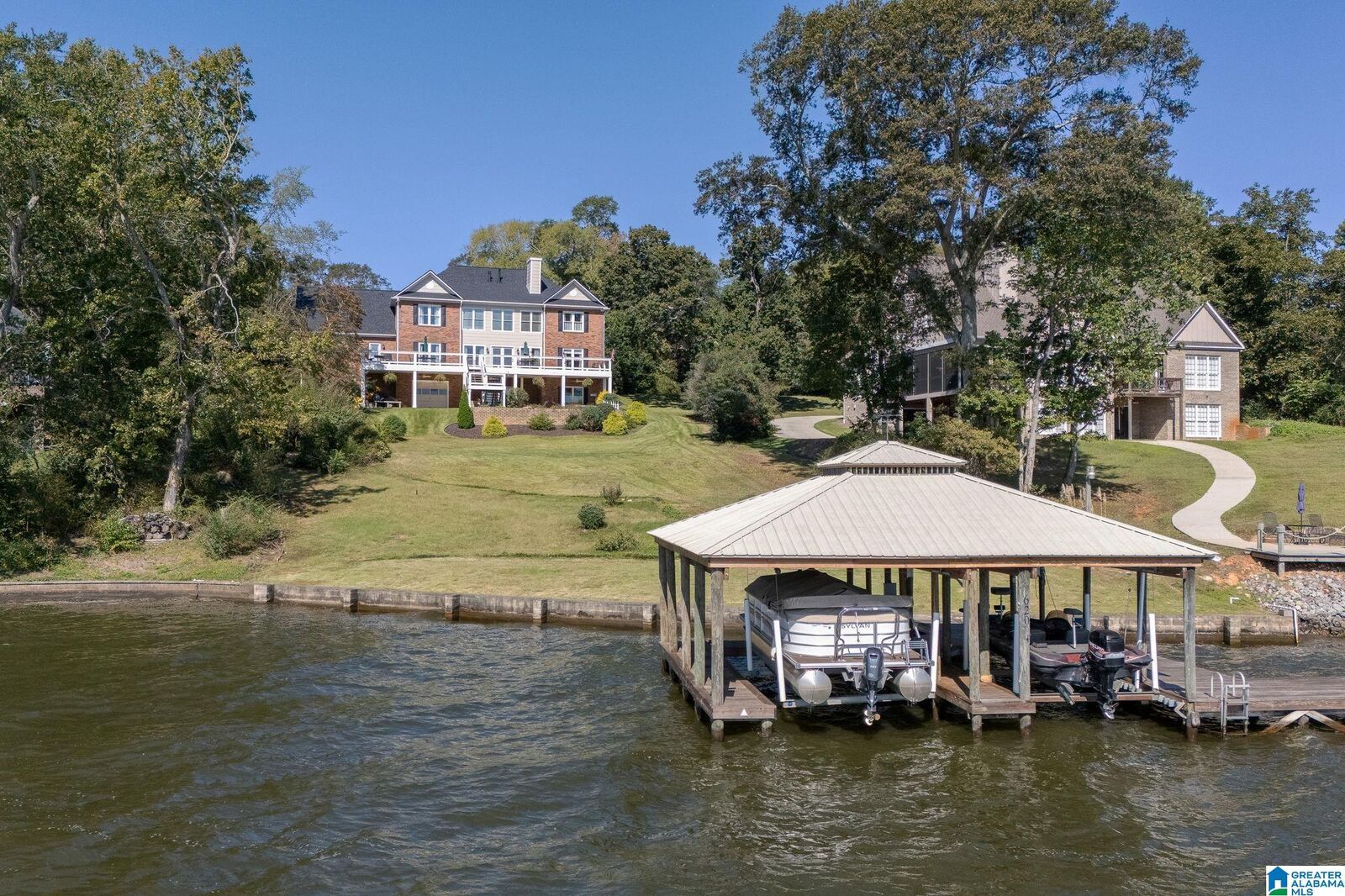 Property Photo: 620 River Oaks Drive AL 35054
