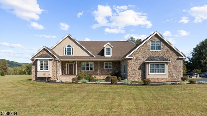 Property Photo:  4 Deer Ct  NJ 08848 