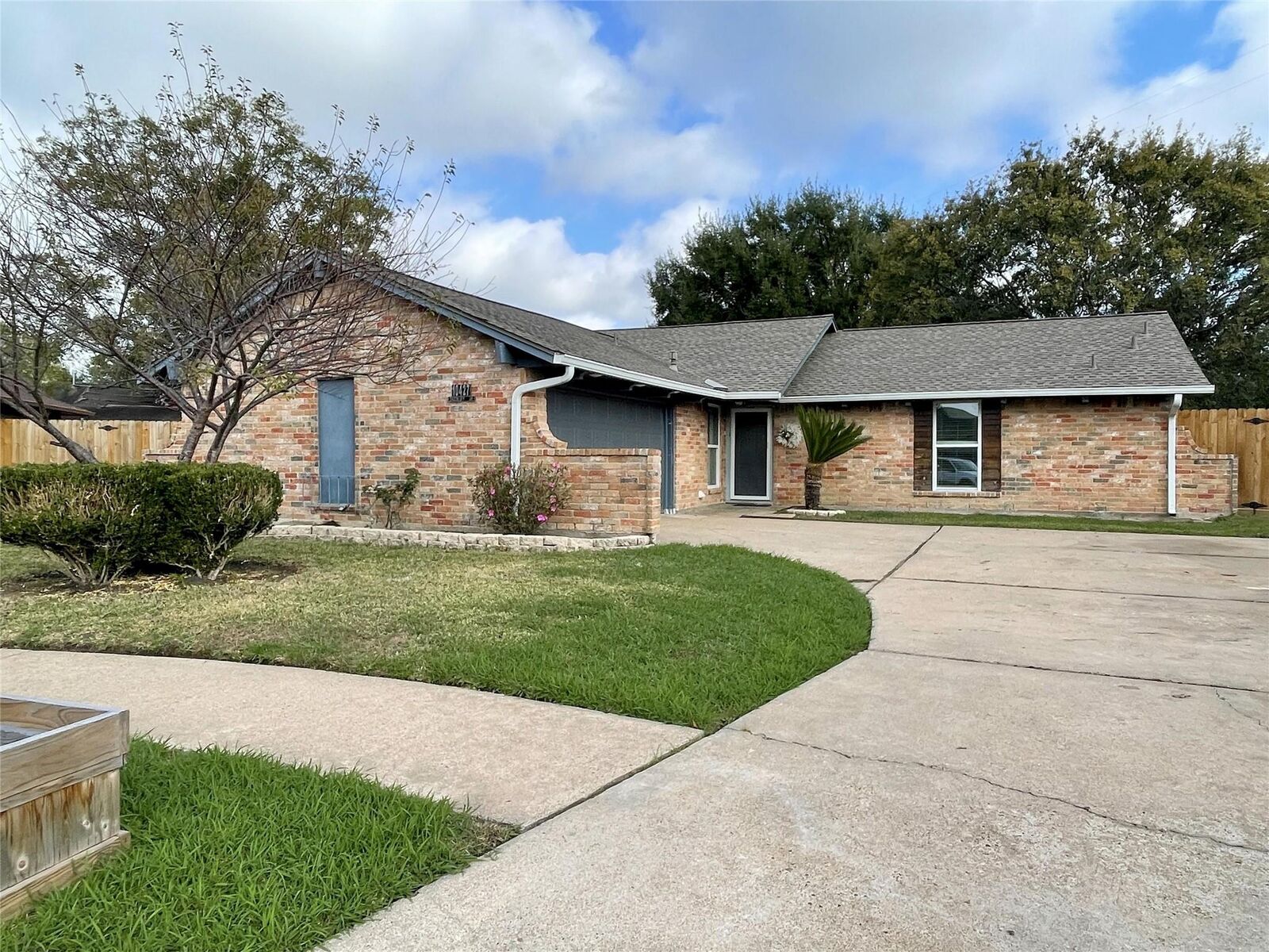 Property Photo:  10427 Sagebluff Drive  TX 77089 