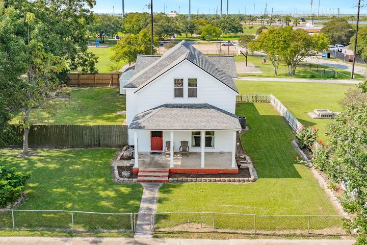 Property Photo: 919 N Avenue A TX 77541