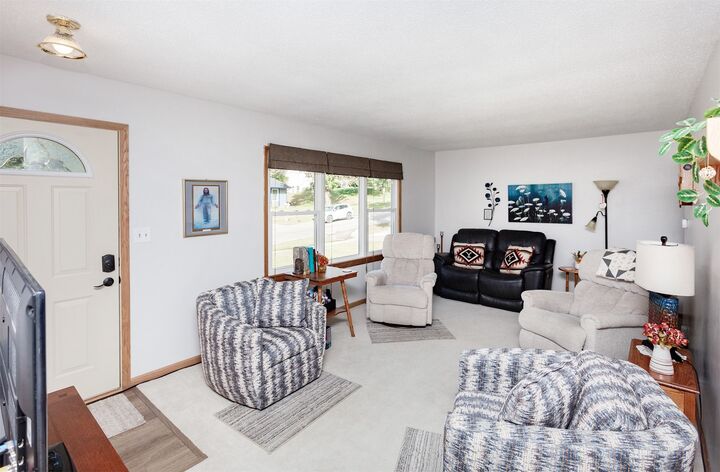 Property Photo:  704 S Buxton Street  IA 50125 