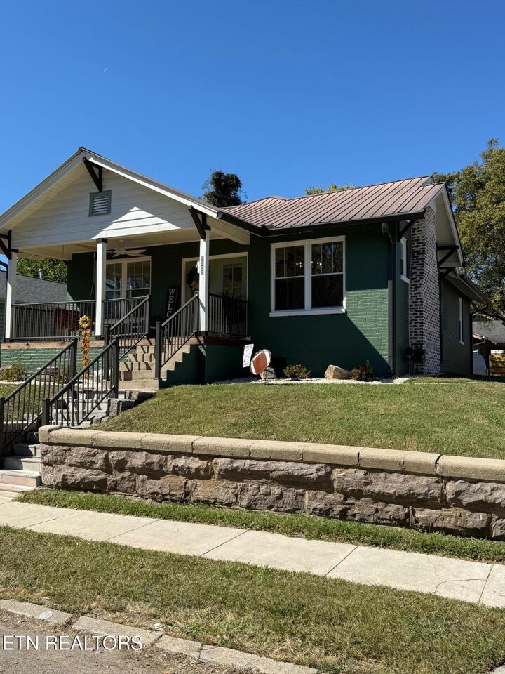 Property Photo: 2353 Parkview Ave TN 37917