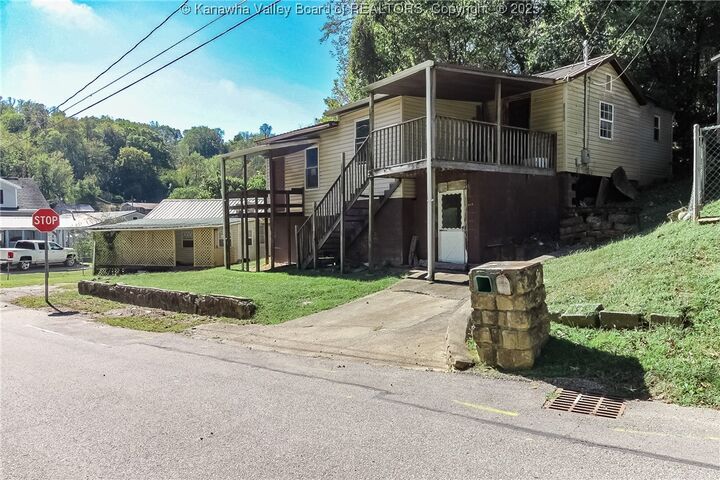 Property Photo: 2003-2005 Arnold Drive WV 25387