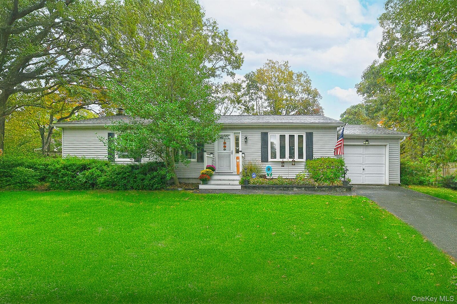 Property Photo:  87 9th Avenue  NY 11742 
