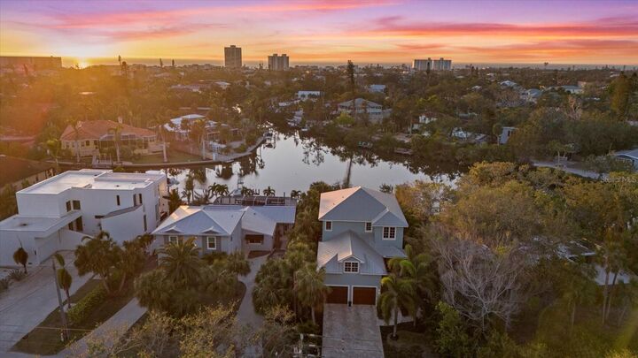 Property Photo:  5246 Avenida Del Mare  FL 34242