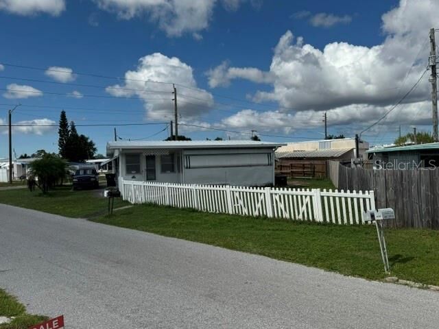 Property Photo:  411 51st Avenue Terrace W  FL 34207