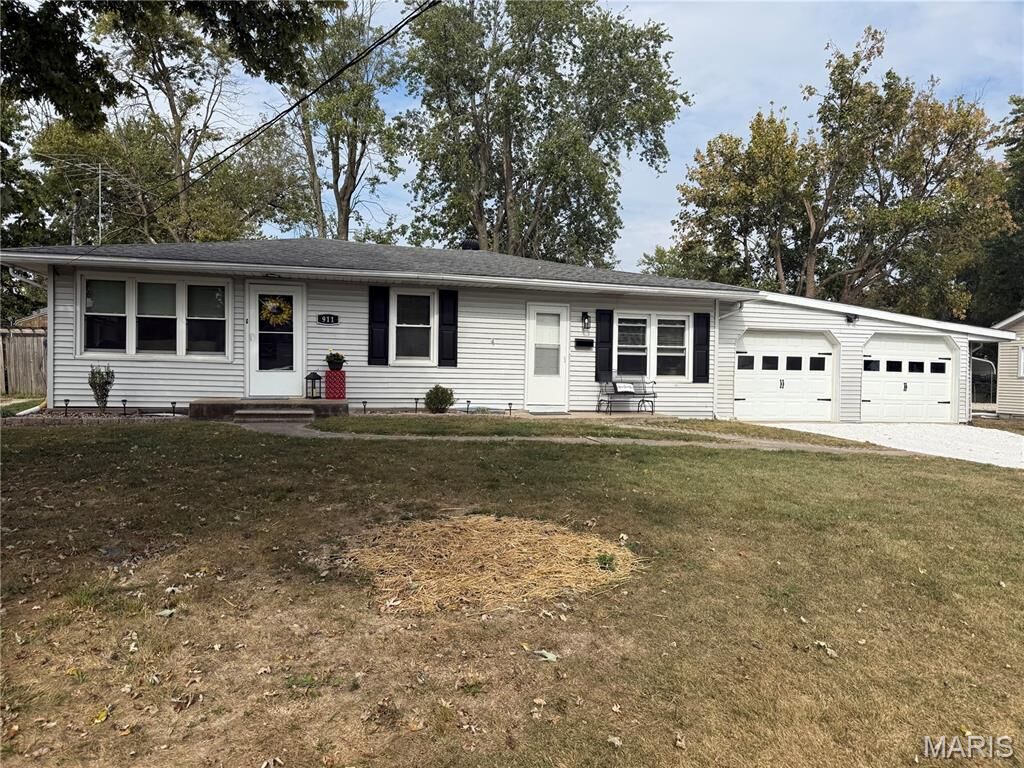 Property Photo:  911 W Exchange Street  IL 62052 
