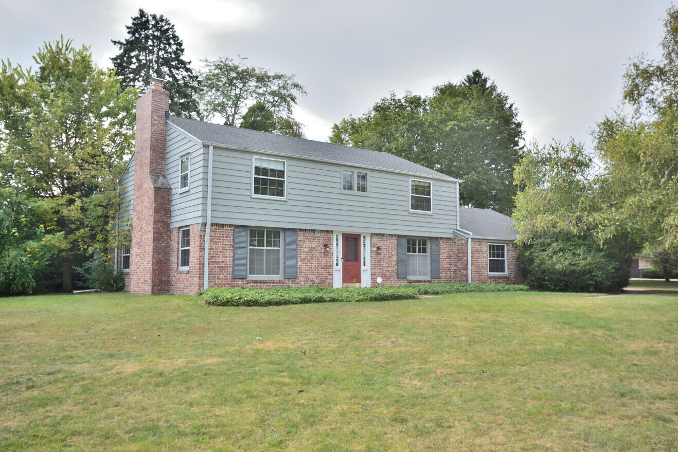 Property Photo:  2213 W Club View Dr  WI 53209 