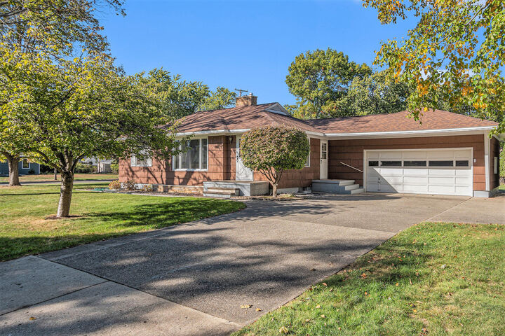 703 Summer Street  Spring Lake MI 49456 photo