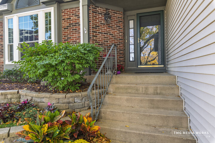 Property Photo: 300 Churchill Lane IL 60504