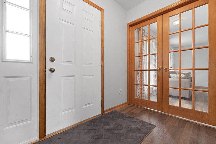 Property Photo: 520 Hickory Lane IL 60468