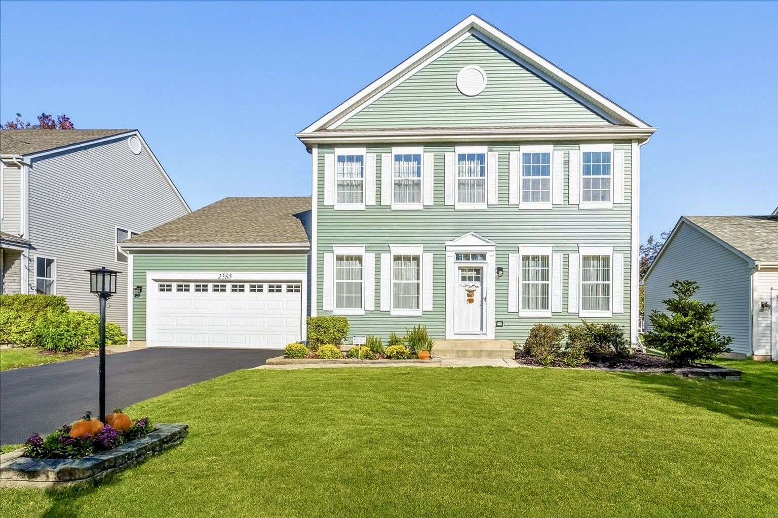 Property Photo: 2385 Barnhart Street IL 60185