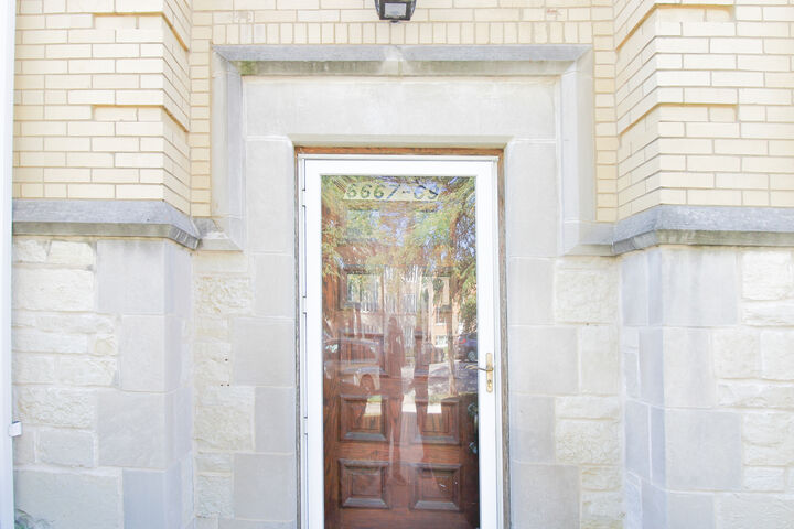Property Photo: 6669 W Devon Avenue Gw IL 60631