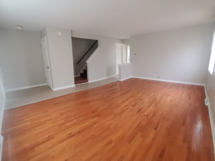 Property Photo: 2207 Williamsburg Drive IL 60085
