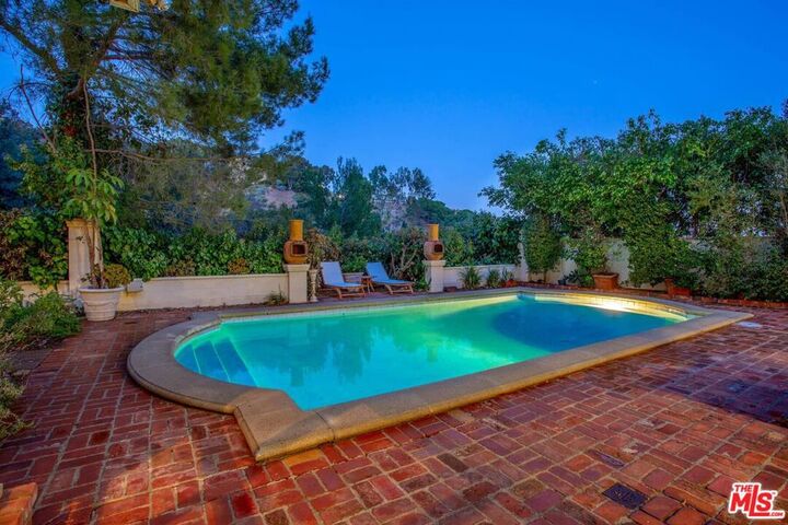 Property Photo:  10216 Cielo Drive  CA 90210 