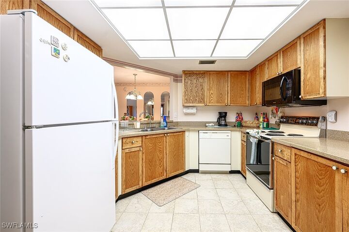 Property Photo: 586 Beachwalk Circle O206 FL 34108