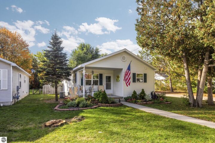 828 Baldwin  Traverse City MI 49686 photo