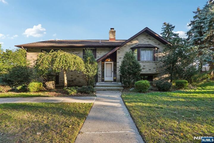 8 Cambridge Road  Totowa NJ 07512 photo