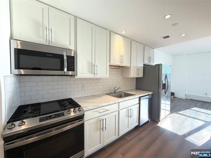 Property Photo:  3011 Edwin Avenue 5D  NJ 07024 