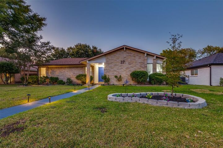 Property Photo: 37 Merrie Circle TX 75081