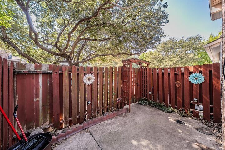 Property Photo:  2524 Shady Ridge Drive  TX 76021 