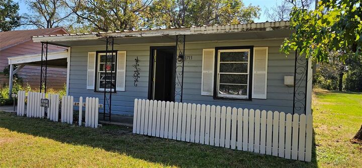 Property Photo:  1713 W Frank Street  TX 75140 