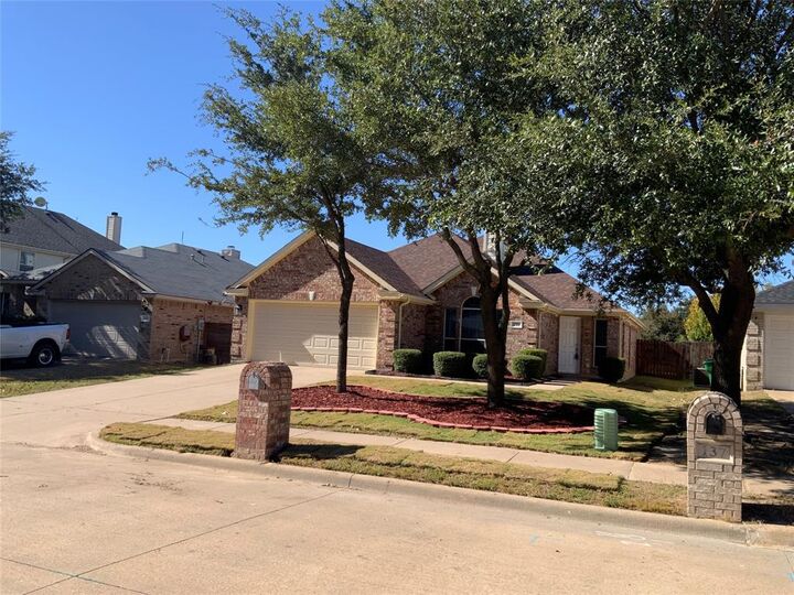Property Photo: 135 Old Settlers Trail TX 75167