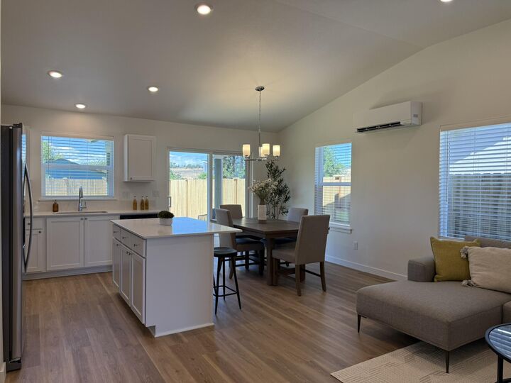 Property Photo:  572 NE Arnold Street 184  OR 97741 