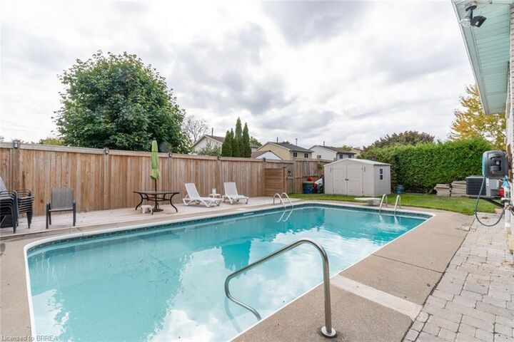 Photo de la propriété: 76 Enfield Crescent ON N3P 1B2
