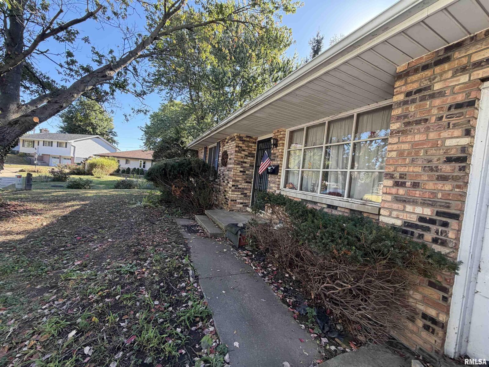 Property Photo: 617 N Coolidge Court IL 61604