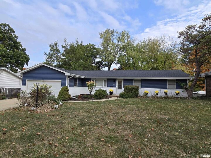Property Photo: 2523 W Huntington Drive IL 61614