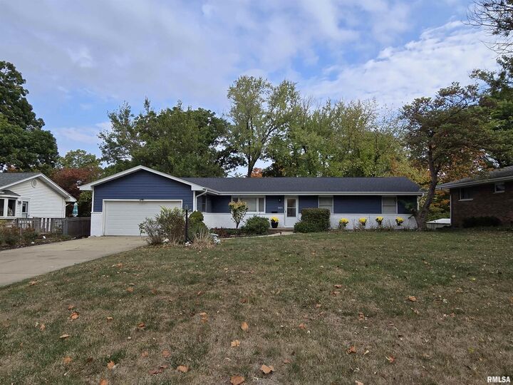 Property Photo: 2523 W Huntington Drive IL 61614