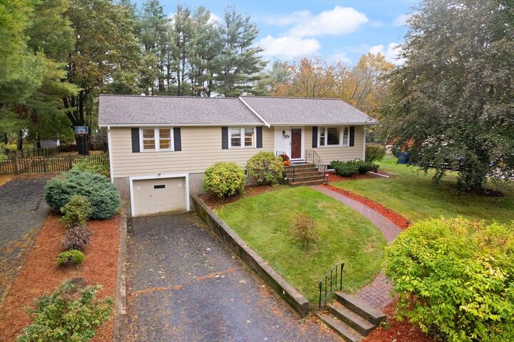 Property Photo: 33 Longmeadow Ln MA 02067