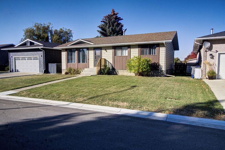 Property Photo: 22 Westrose Avenue AB T0L 0T0