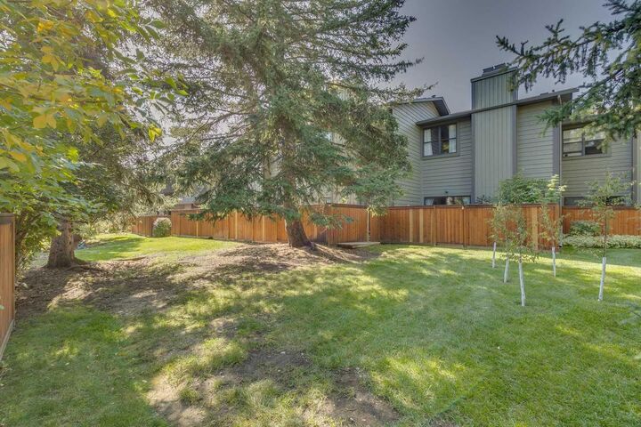 Photo de la propriété: 10030 Oakmoor Way SW 11 AB T2V 4S8
