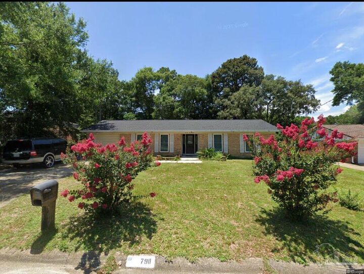 Property Photo: 7911 Burstaff Rd FL 32514