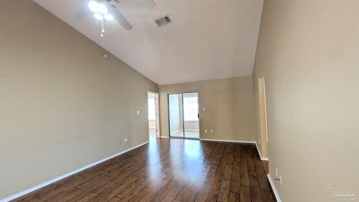 Property Photo: 213 Mirabelle Cir FL 32504