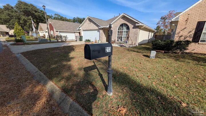 Property Photo: 213 Mirabelle Cir FL 32504