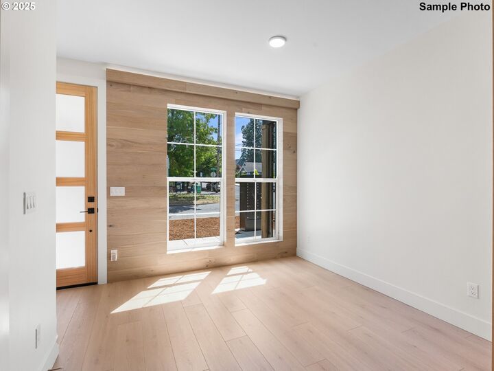 Property Photo: 6011 NE 30th Ave 4 OR 97211