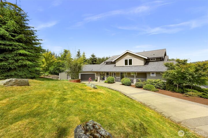 Property Photo:  1301  Broad Street  WA 98229 