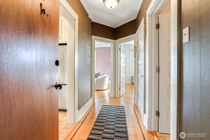 Property Photo:  2021  4th Avenue N 6  WA 98109 